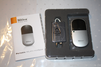 Der Portable Hotspot in seiner Verpackung, mit Akku, Ladekabel und Handbuch Der Portable Hotspot in seiner Verpackung, mit Akku, Ladekabel und Handbuch
